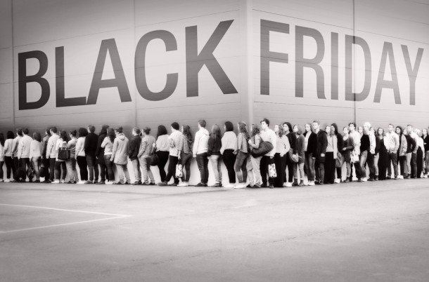 جنون خرید در”جمعه سیاه” (روز به لجن کشیدن کرامت)